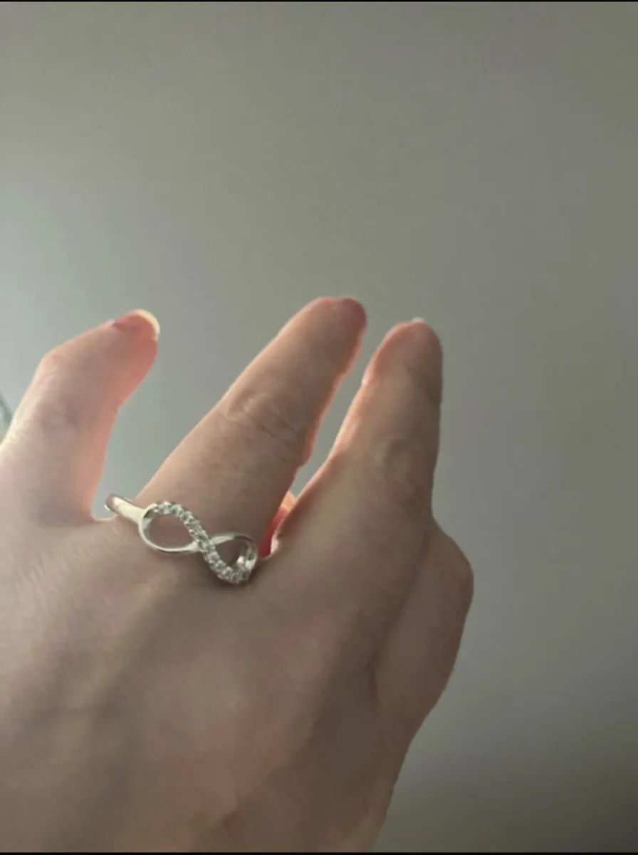 Ladies jewellery - Image 1