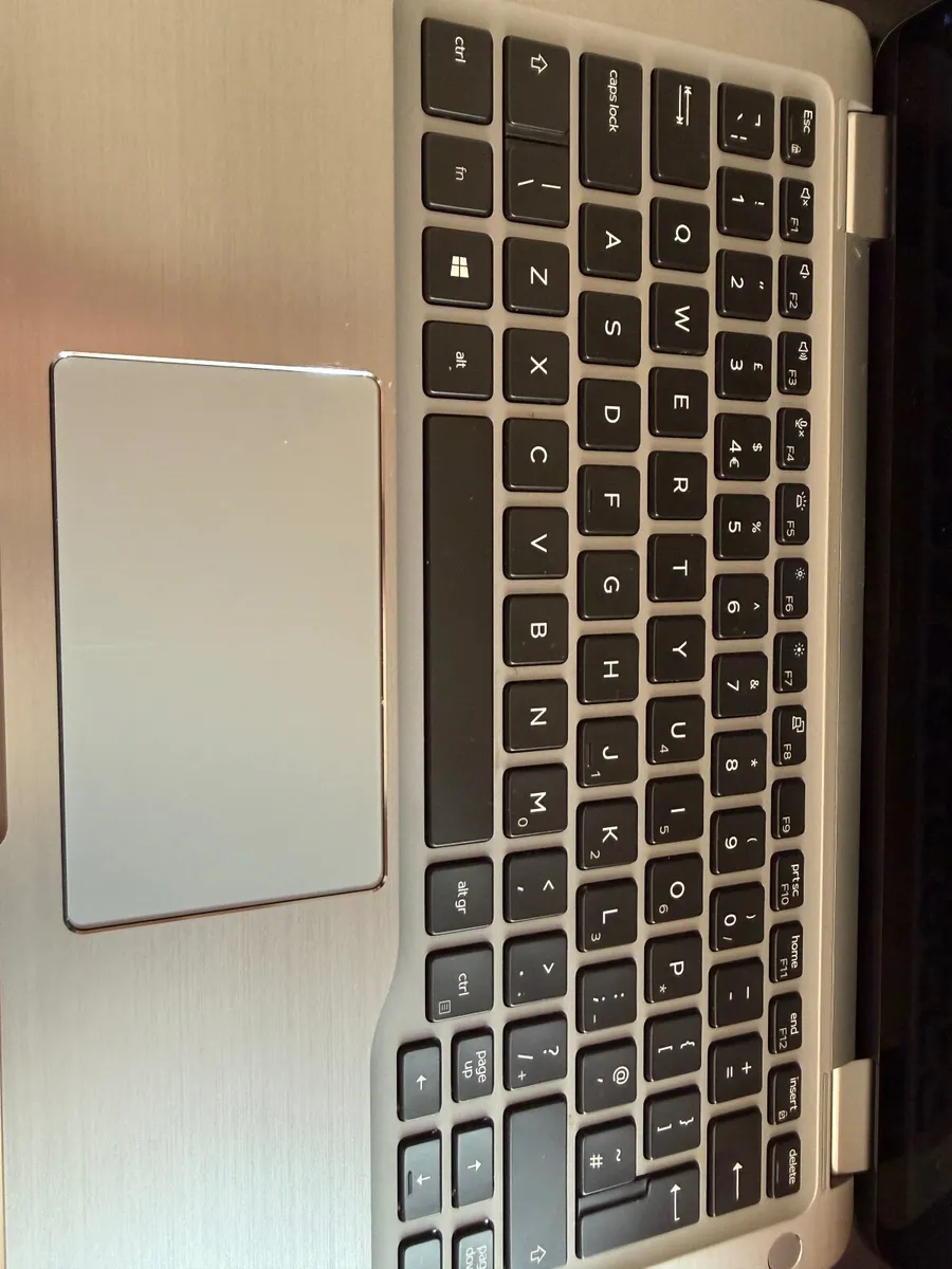 Dell Latitude 7400 2 in 1 - Image 2