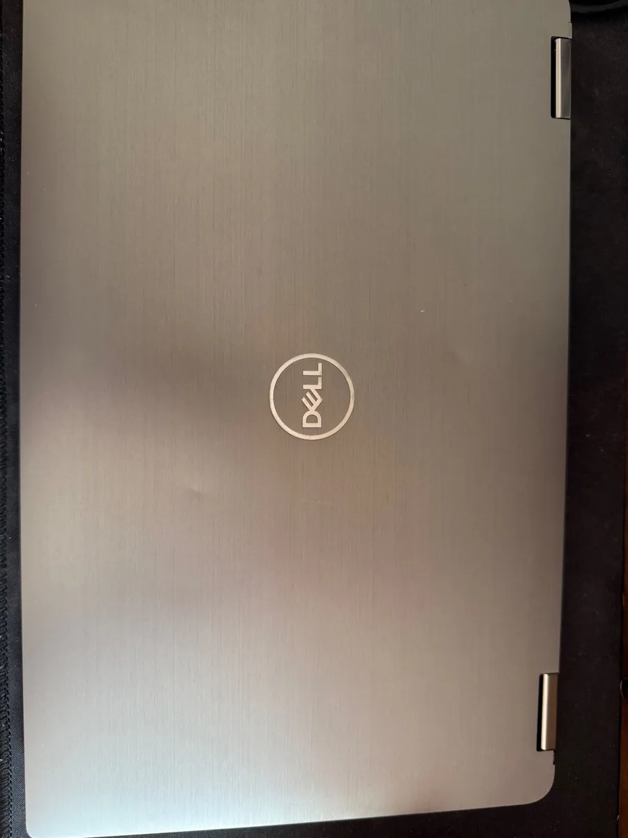 Dell Latitude 7400 2 in 1 - Image 1