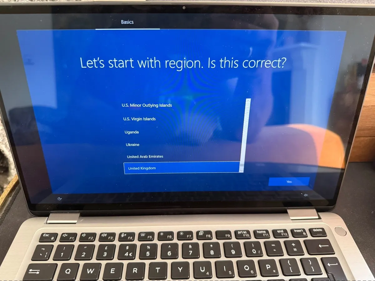 Dell Latitude 7400 2 in 1 - Image 4