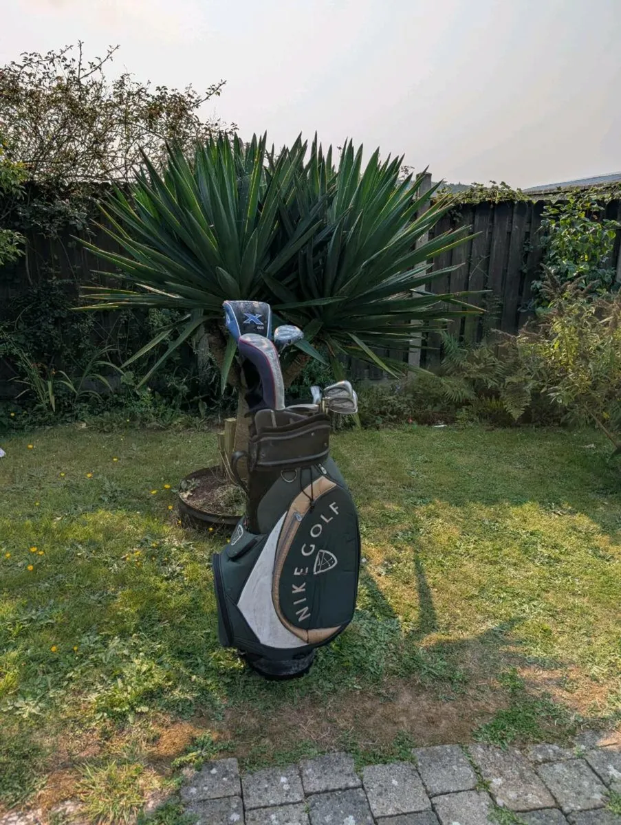 Left handed Golf clubs & Nike tour bag - Image 2