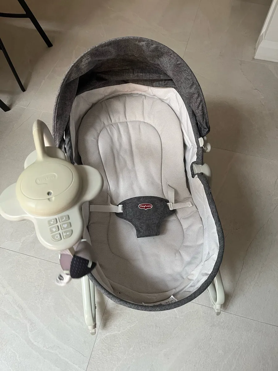 Baby swing chair - Image 1