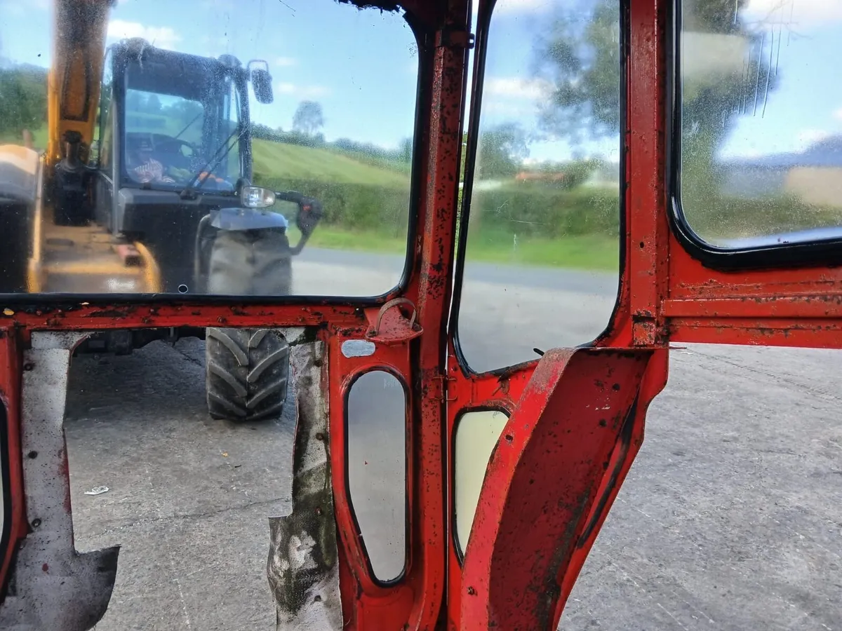 Massey cabs - Image 3
