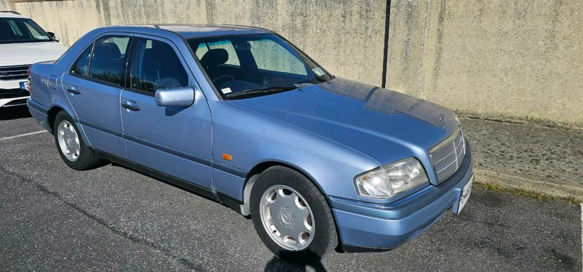 Mercedes  c clase 3.0 petrol - Image 1