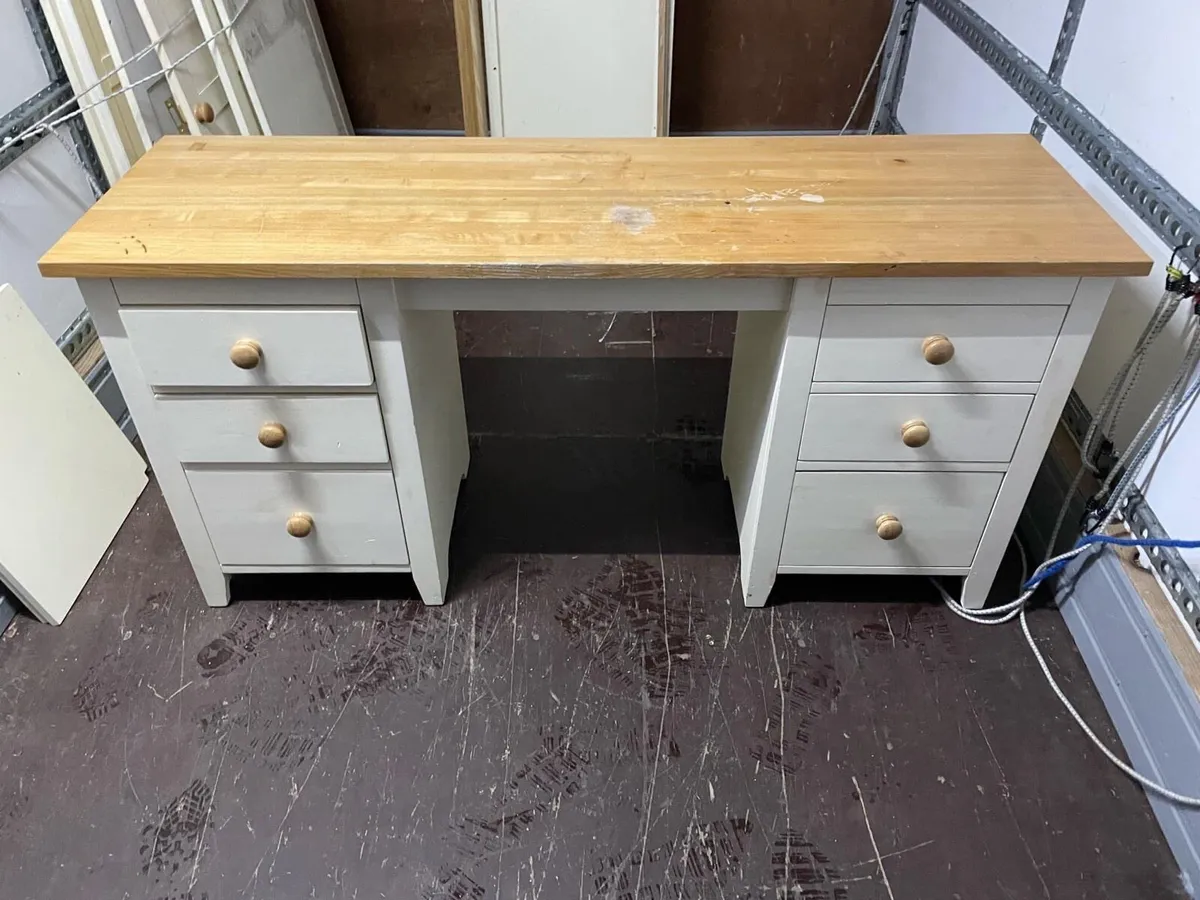 Study desk - Image 2