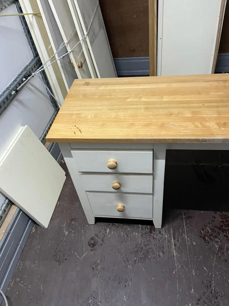 Study desk - Image 3