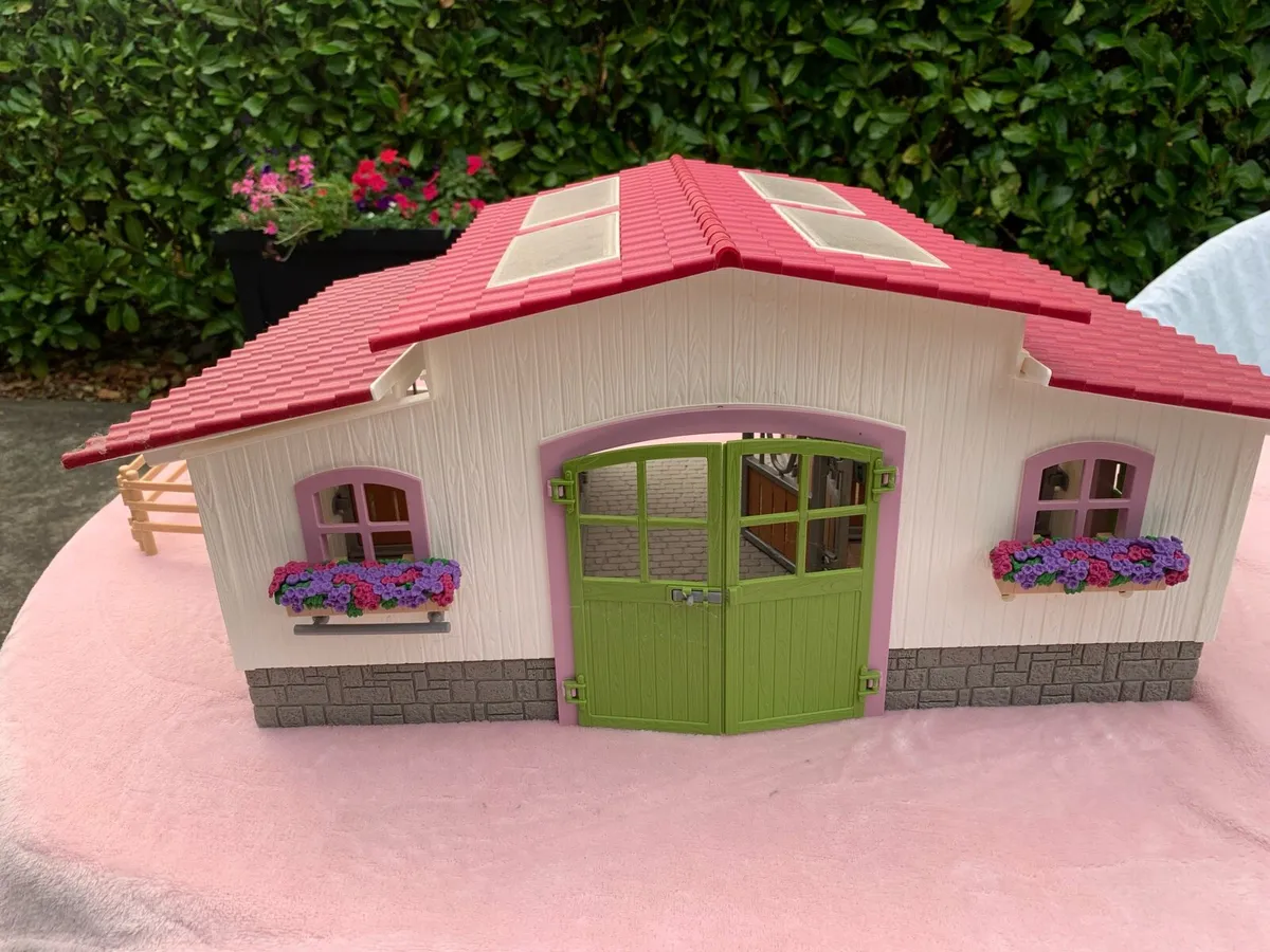 Schleich stables - Image 1