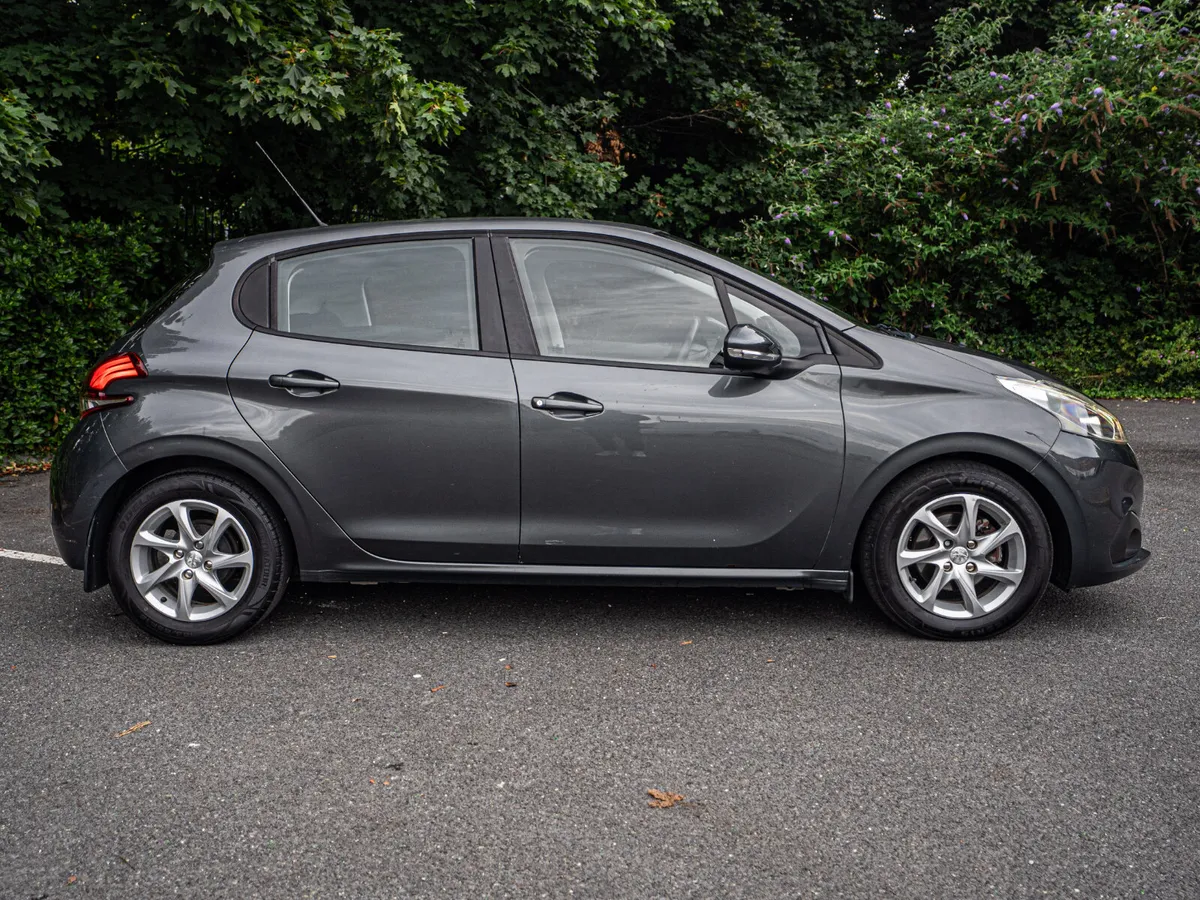 Peugeot 208 2015 - Image 3