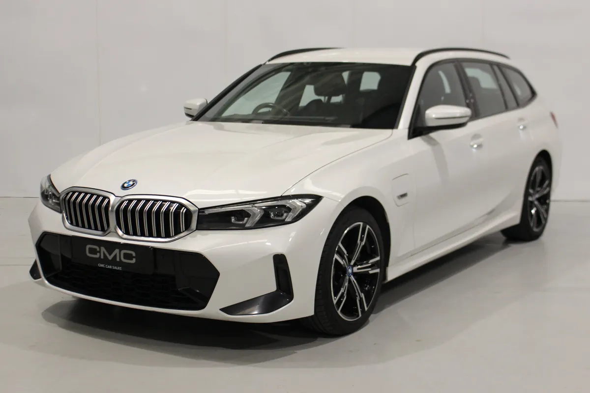 BMW 3-Series 2022 330E M SPORT TOURING LCI - Image 3