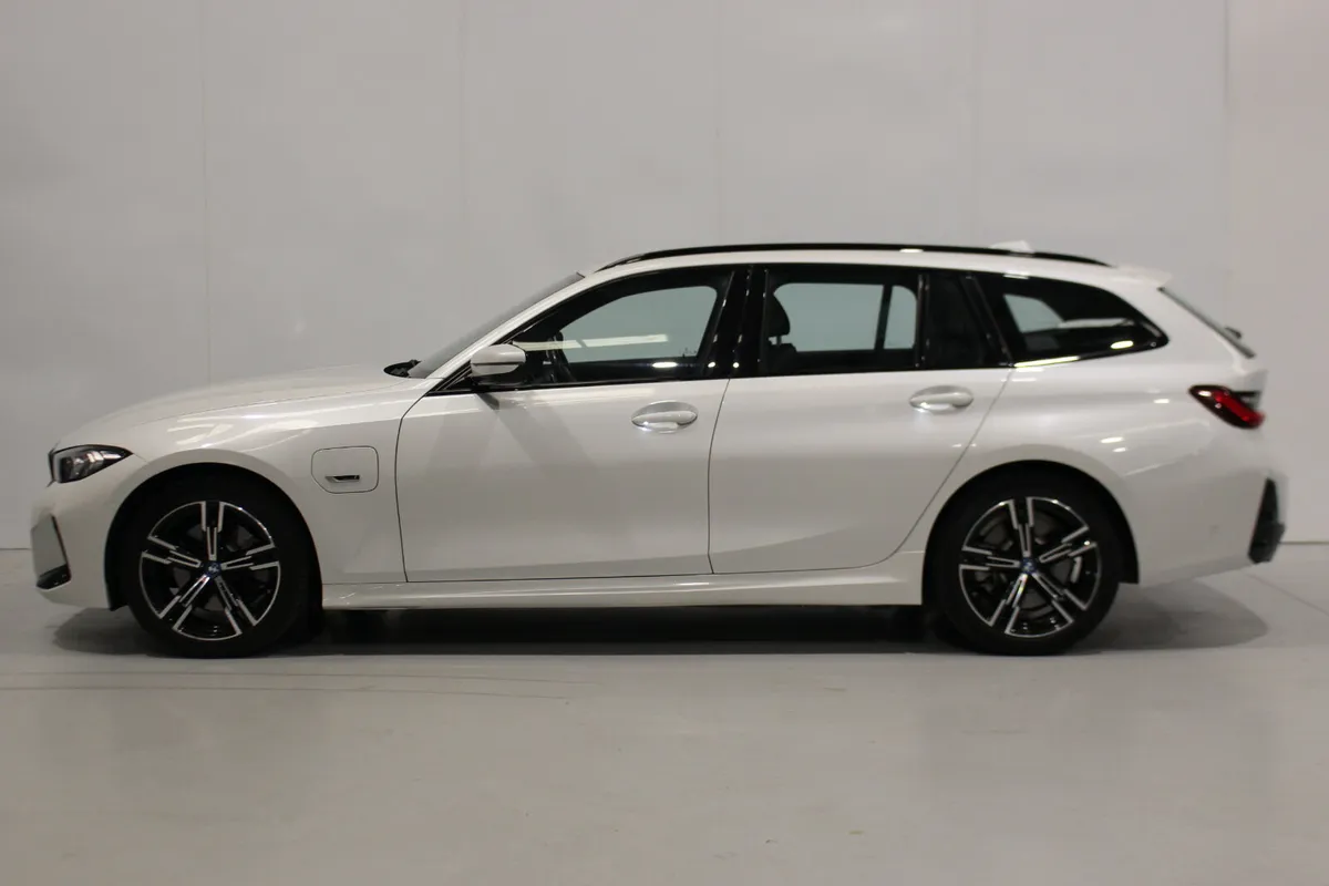 BMW 3-Series 2022 330E M SPORT TOURING LCI - Image 4