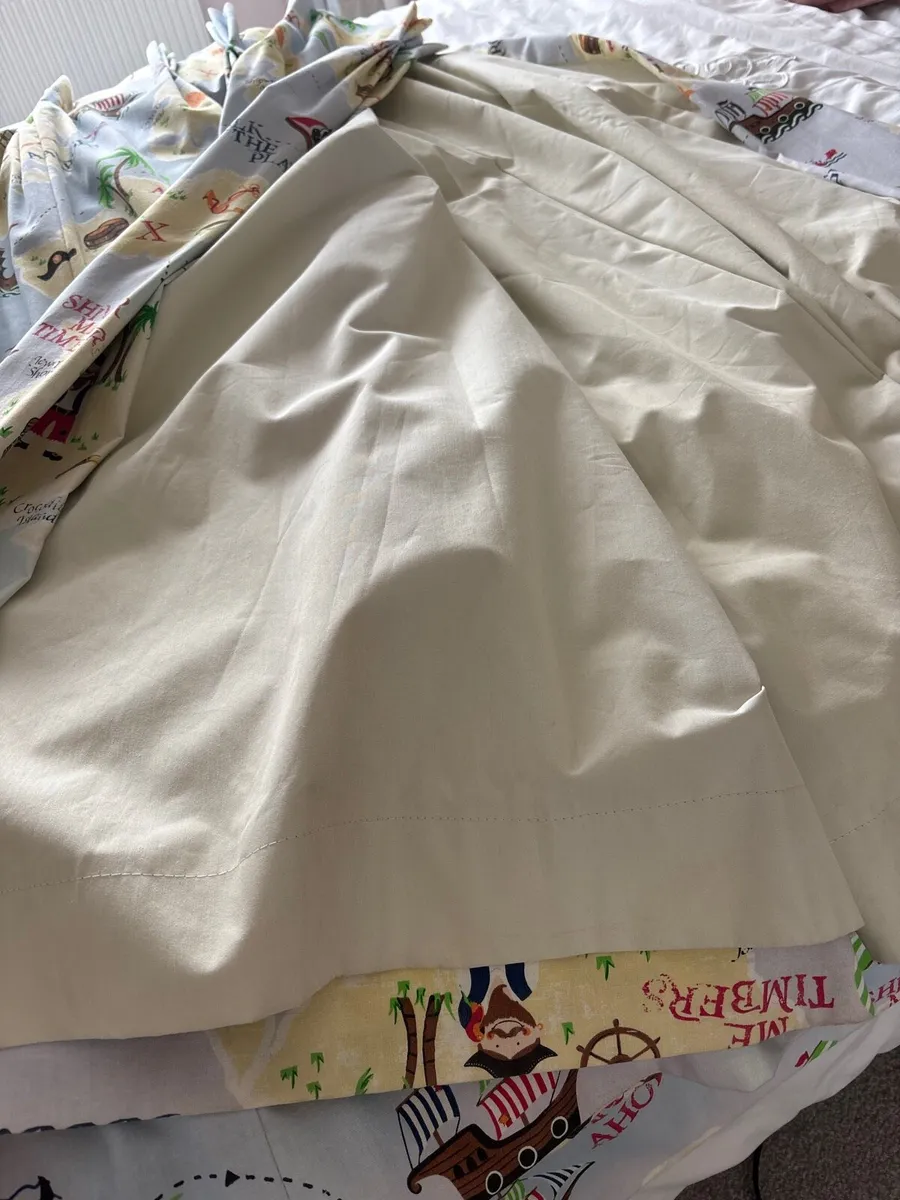Curtains - Image 2