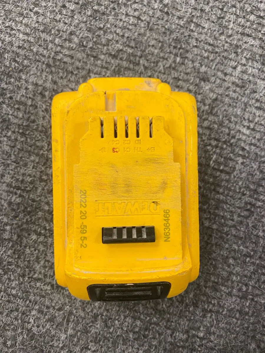Dewalt 5Ah Battery - Image 2