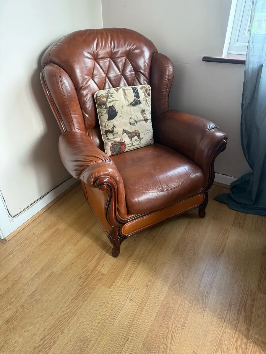 Leather 3 seater and 2 matching armchairs - Image 2