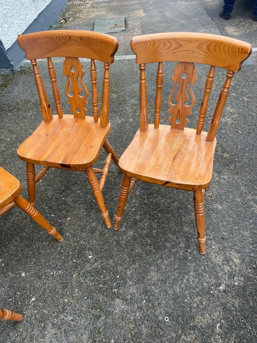 4 pine kitchen chairs €80 - Image 2