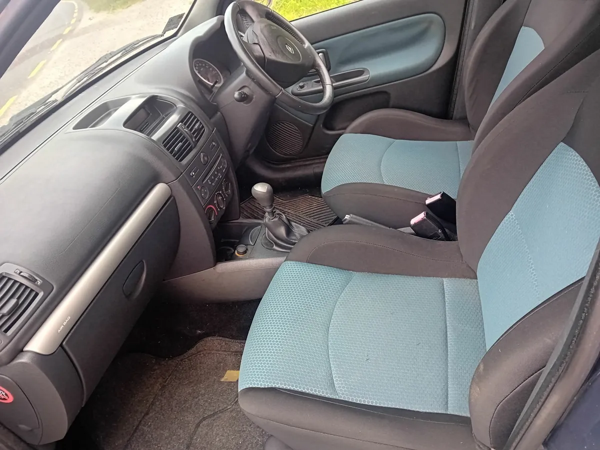 Renault Clio one owner, tiny miles. - Image 3