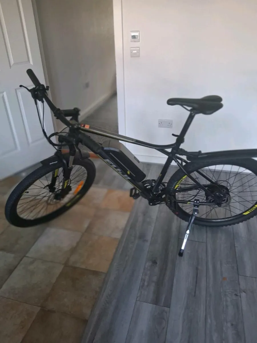 Fuji E-Nevada 27.5 2.1 E-Bike - Image 1