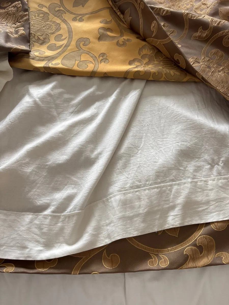 Curtains - Image 2