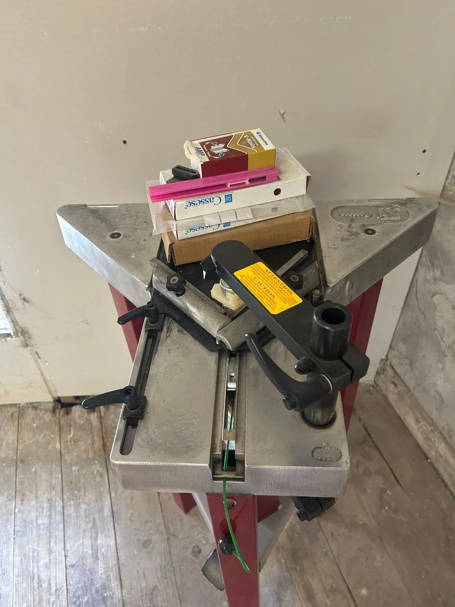 Morso guillotine with underpinner and spare blades - Image 1