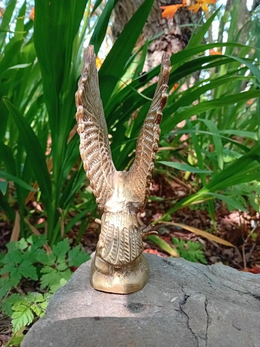 Vintage Brass Eagle Statue, brass bird, home decor - Image 2