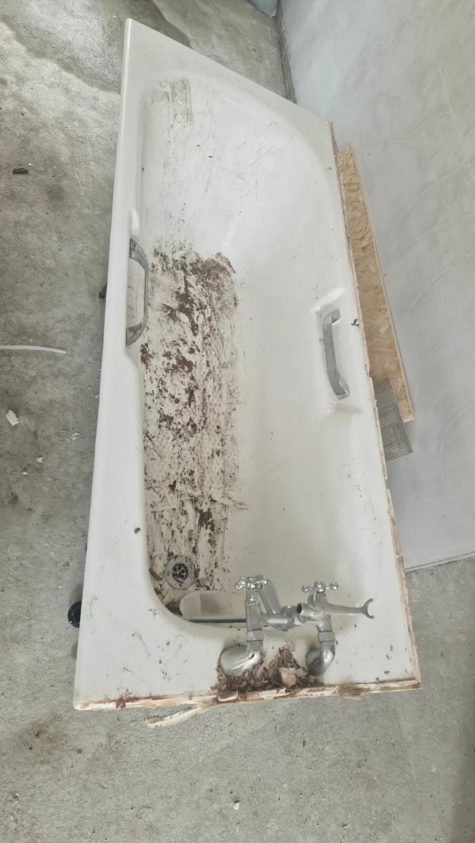 Cast iron bath
