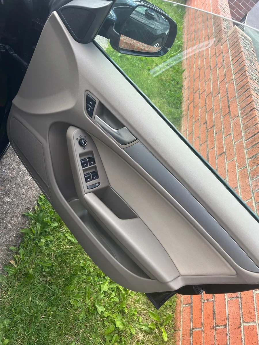 Car - Image 4