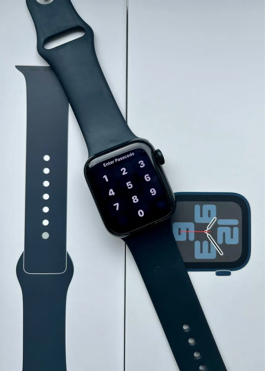 Apple Watch SE (Gen 2) 40mm Midnight - Image 2