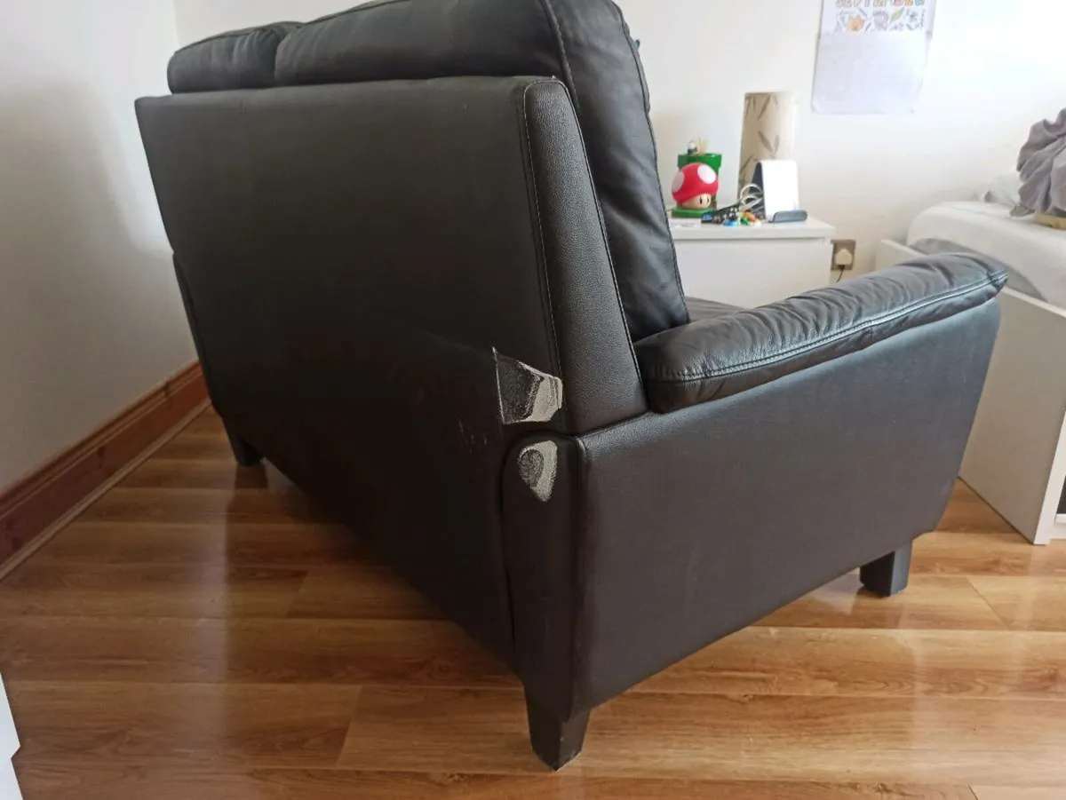 2 seater leather sofa - Image 4