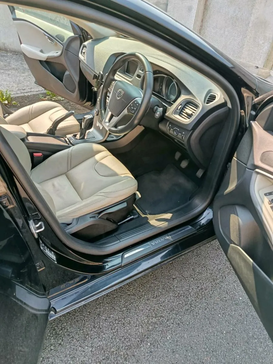 Volvo v40 - Image 1