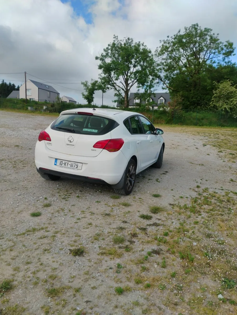 Vauxhall Astra 2010 - Image 2