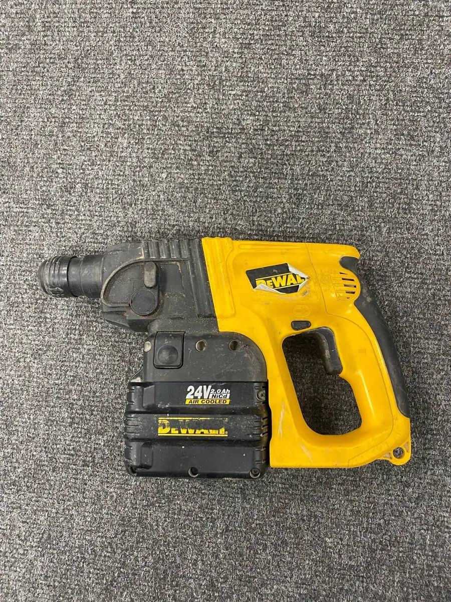 Dewalt Drill + Charger + Battery 24V - Image 1
