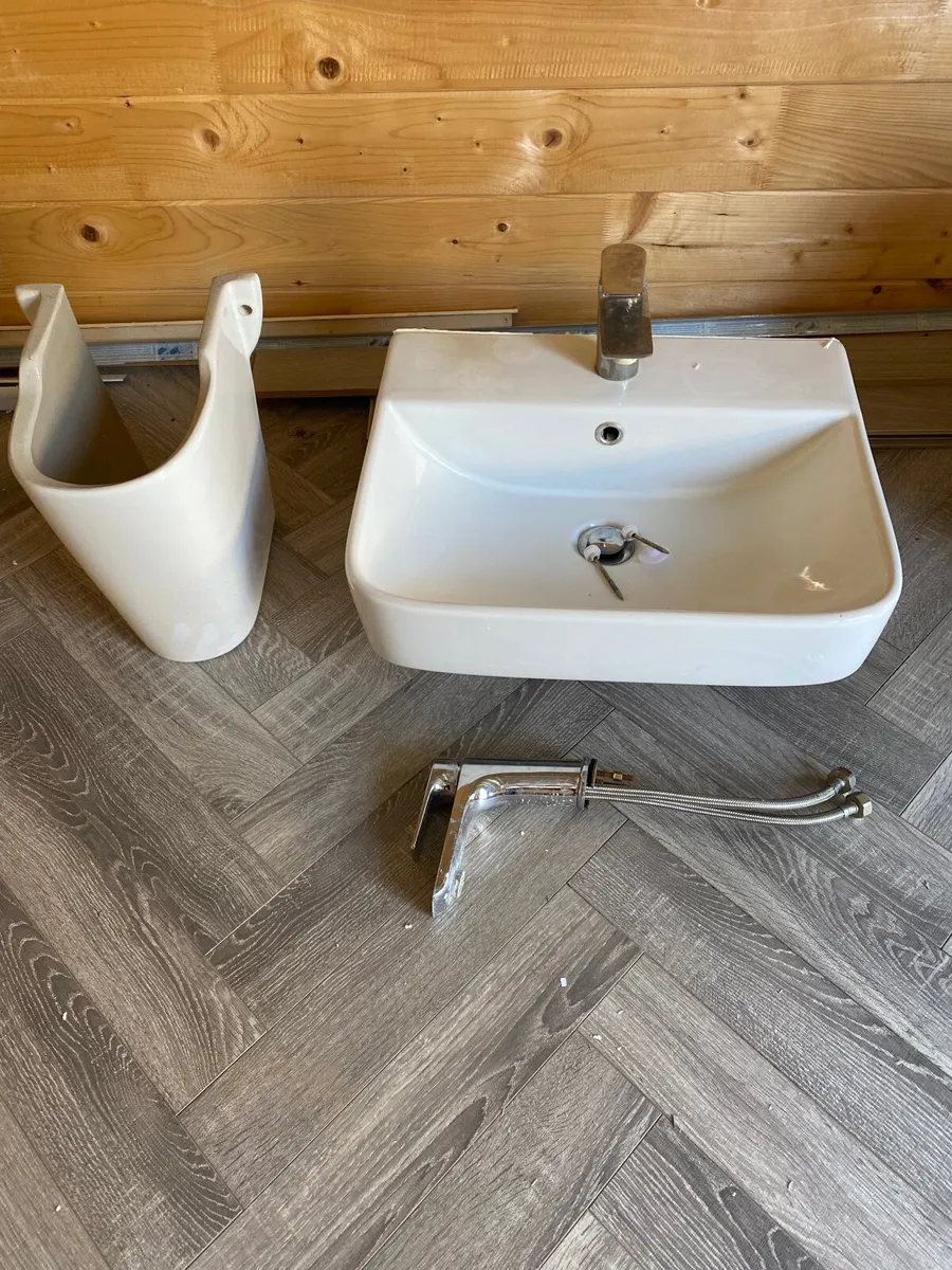 Ceramic Basin with tap