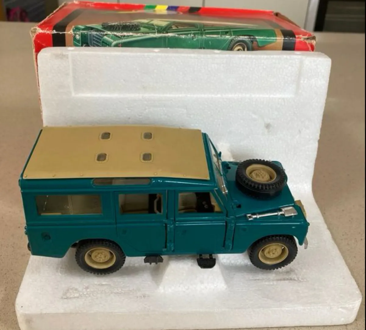 Land Rover Station Wagon 1/25 Polistil 1977 - Image 2