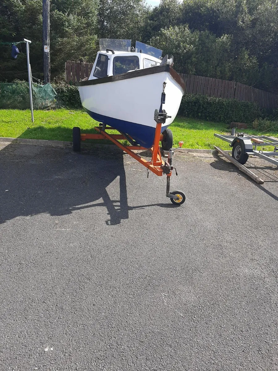 16 ft x 6 ft Fiberglass Cabin Boat - Image 1