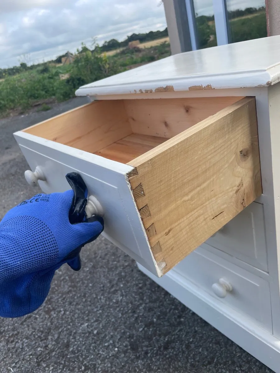 White wooden chest of drawer - Image 2