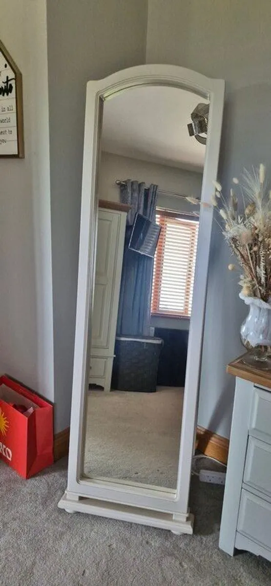 full length dressing room mirror - Image 1