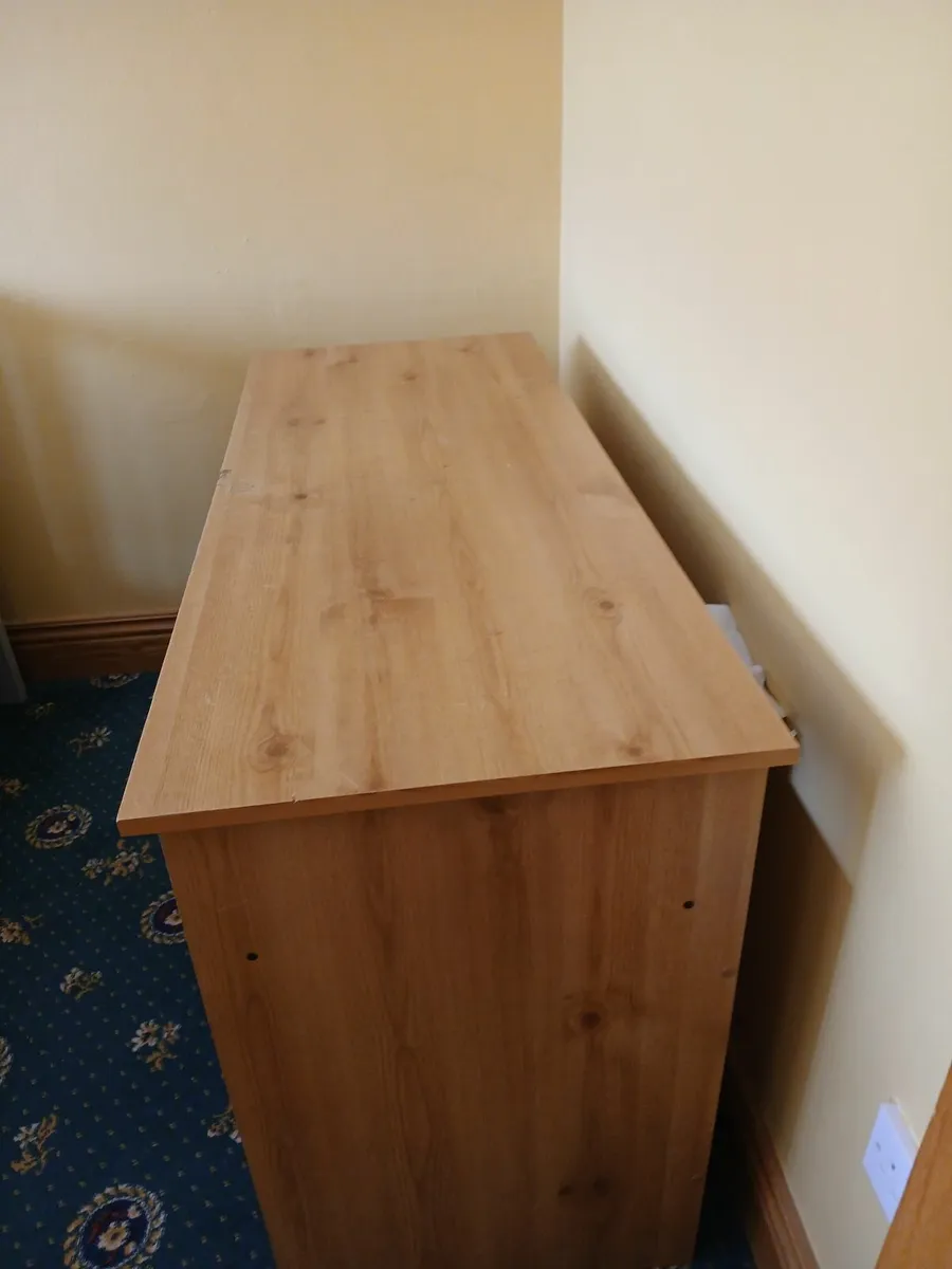 School desk - Image 2