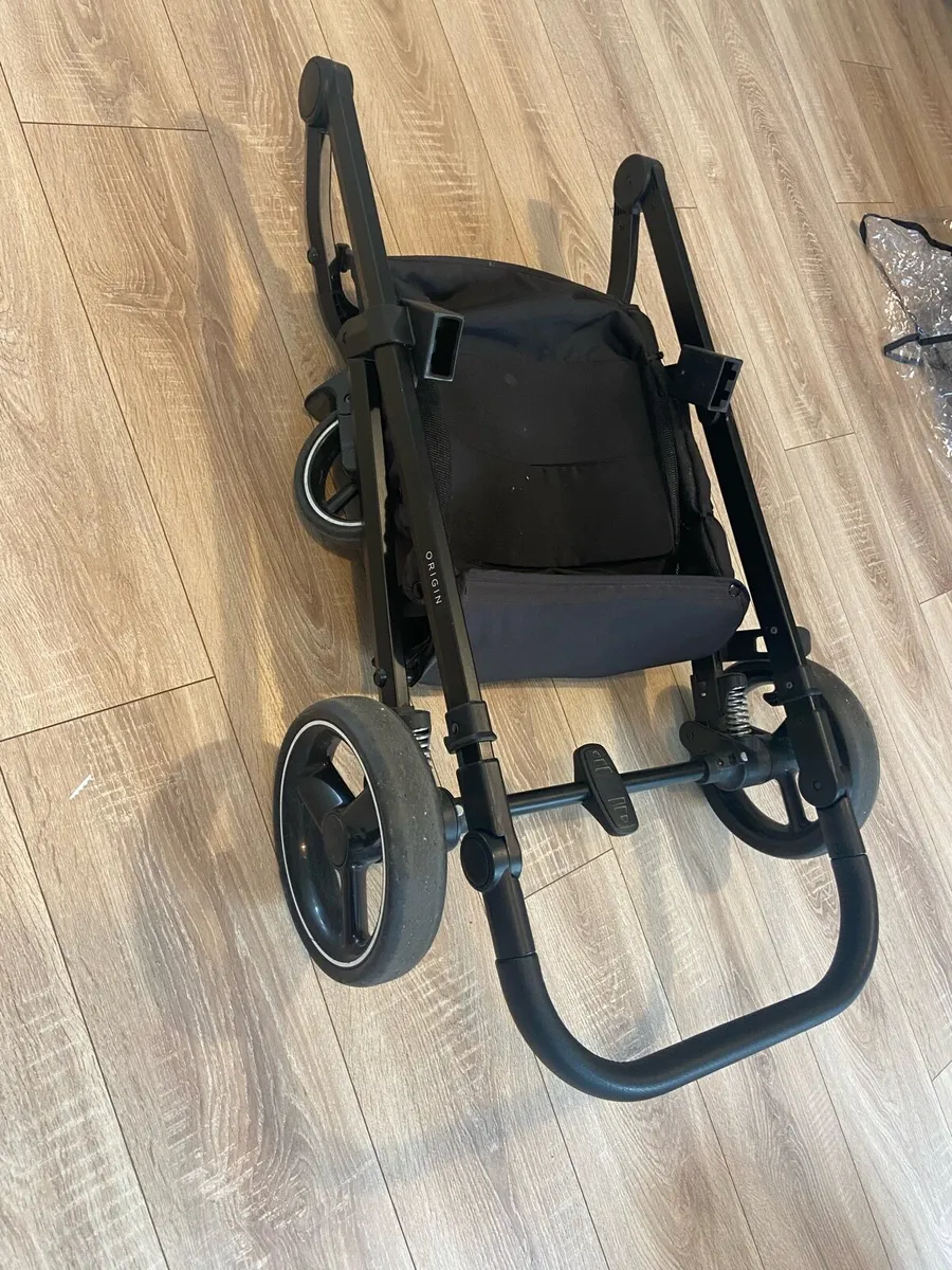 Babylo buggy and car seat - Image 2
