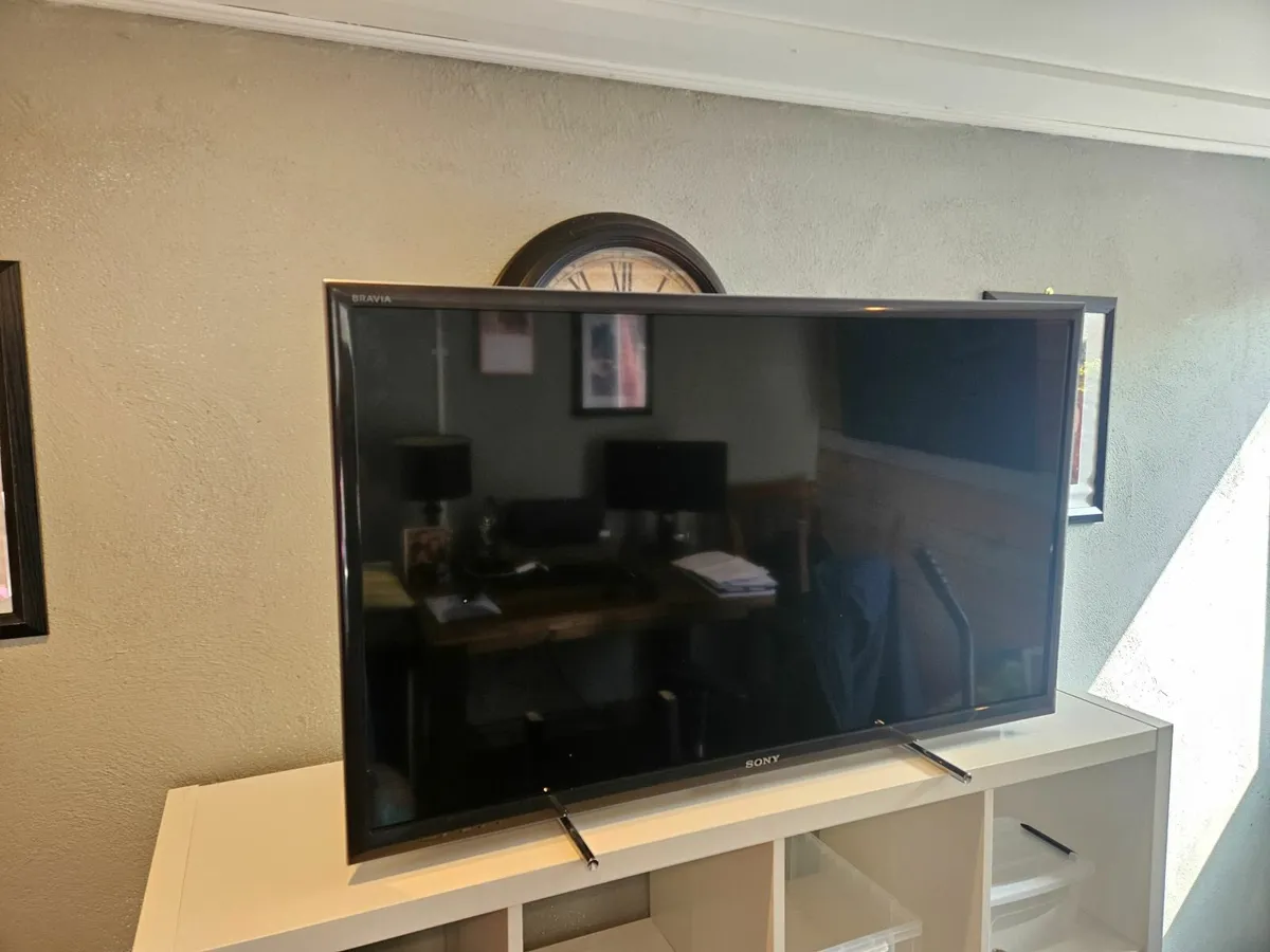 Sony KDL - 46" LED TV - Image 1