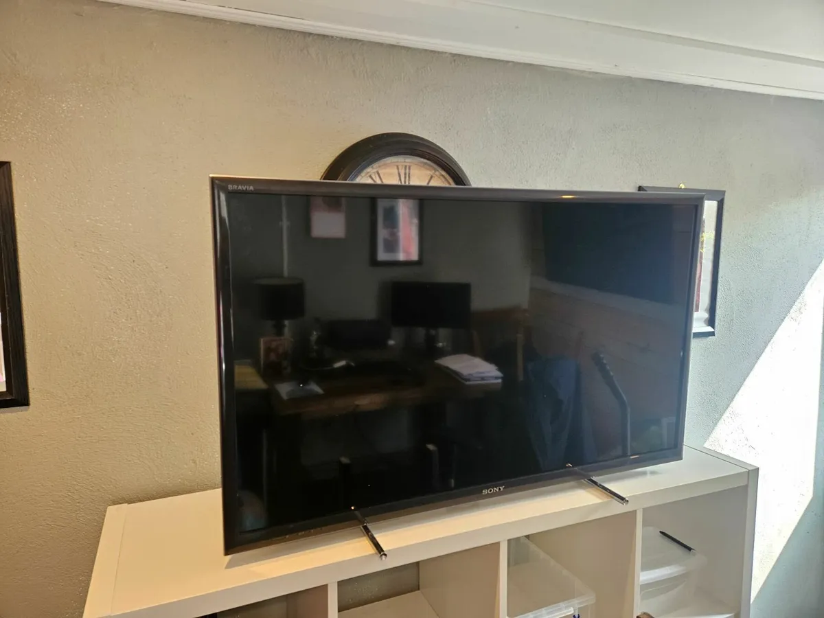 Sony KDL - 46" LED TV - Image 2