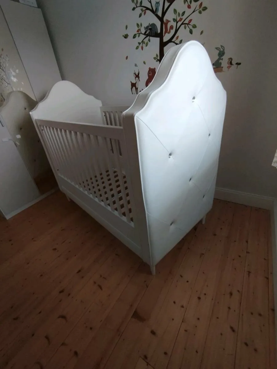 Delphine Cot bed - Leather - Image 4