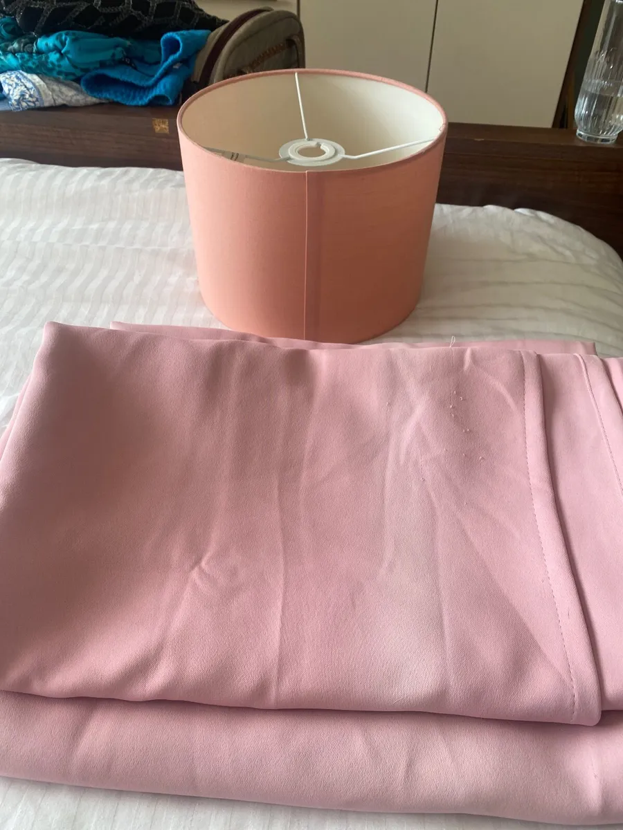Pink bedroom short curtains and light shade - Image 2