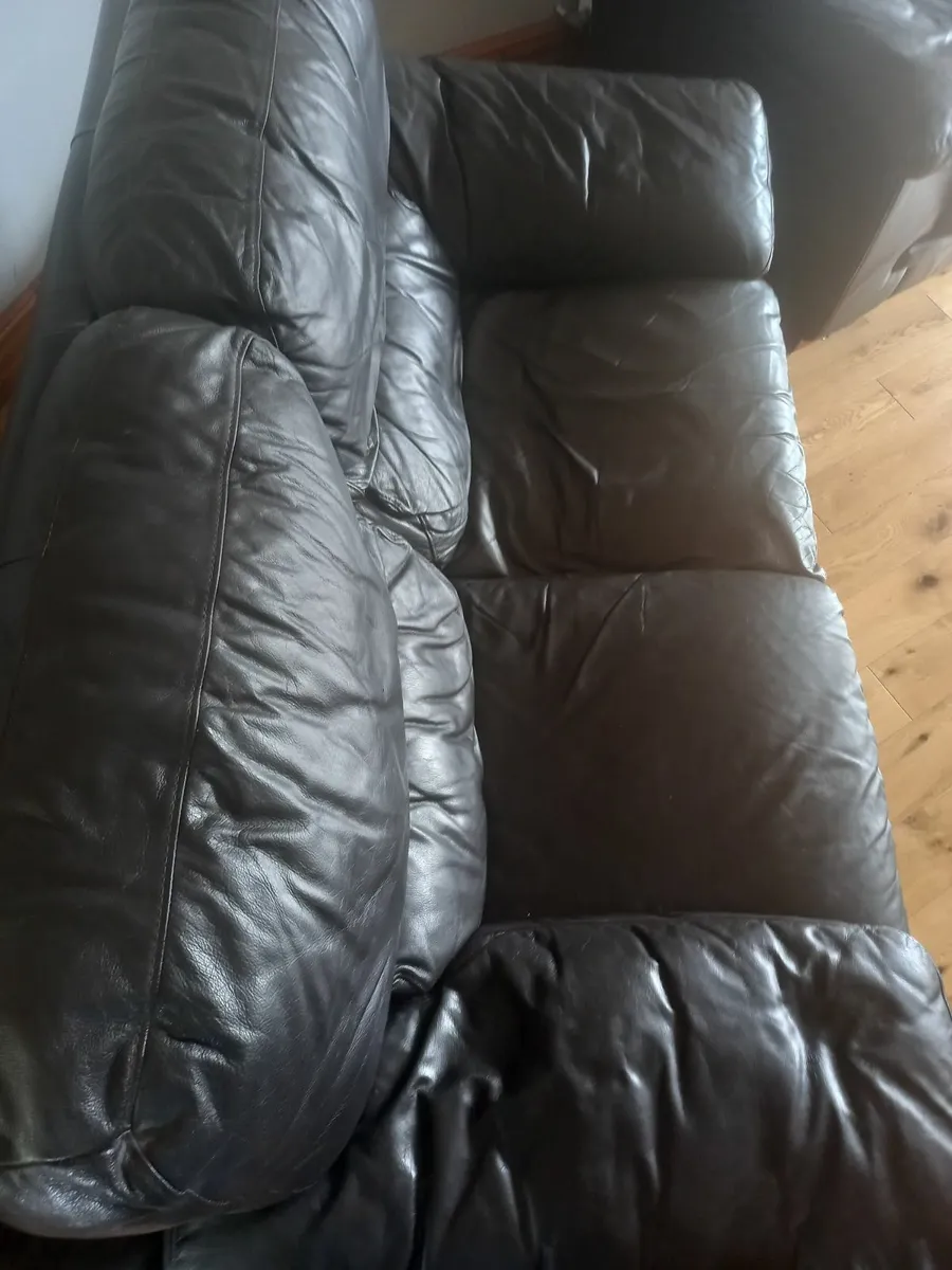 Black leather sofa's - Image 2