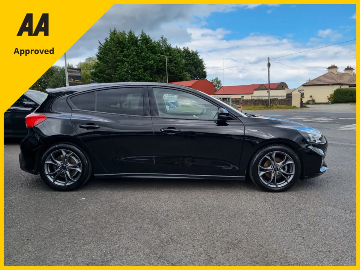Ford Focus ST-LINE 1.0 ECOBOOST 125 125PS 4DR - Image 3