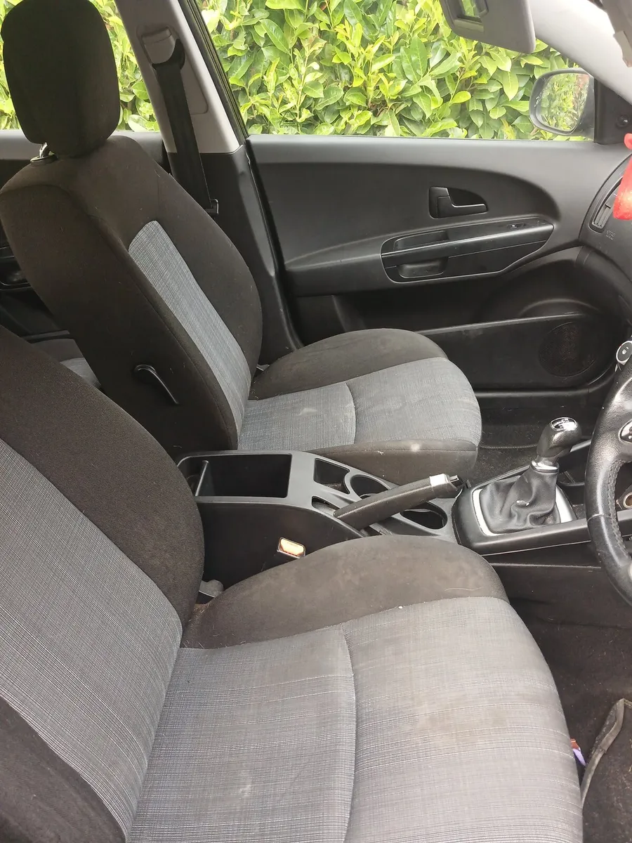 Kia Ceed 2010 - Image 4