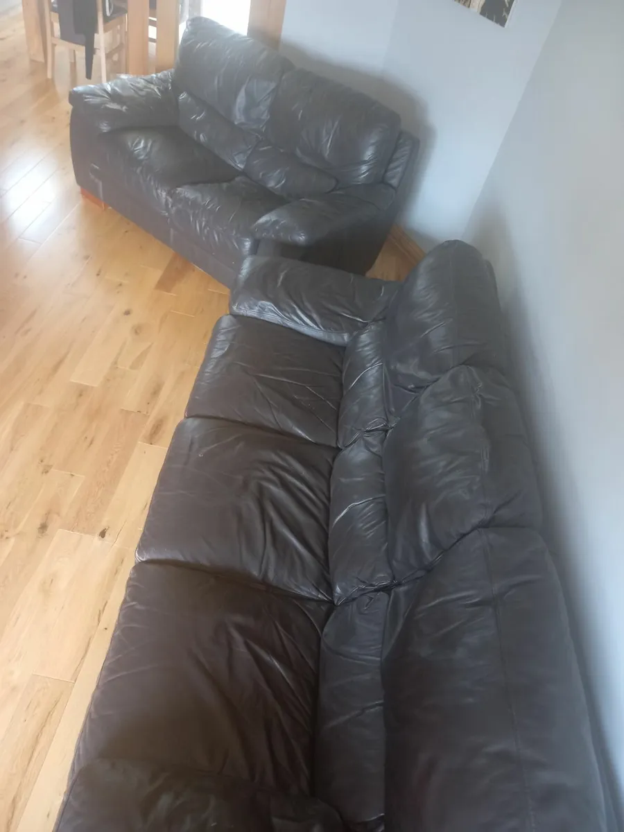 Black leather sofa's - Image 1