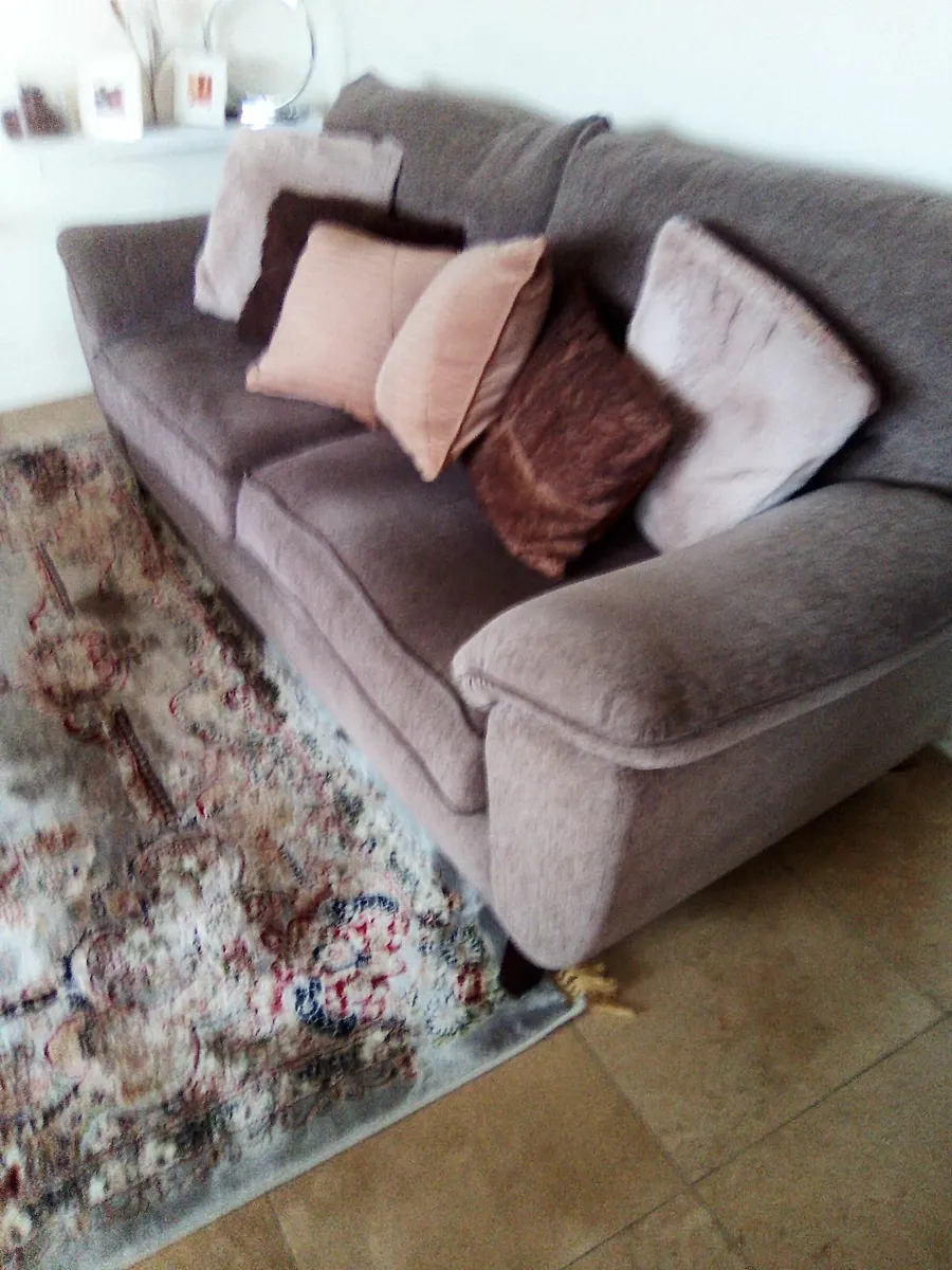 Sofa couch - Image 1