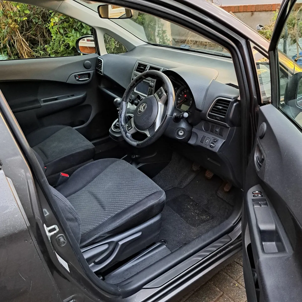 Toyota Verso-S 2011 - Image 3