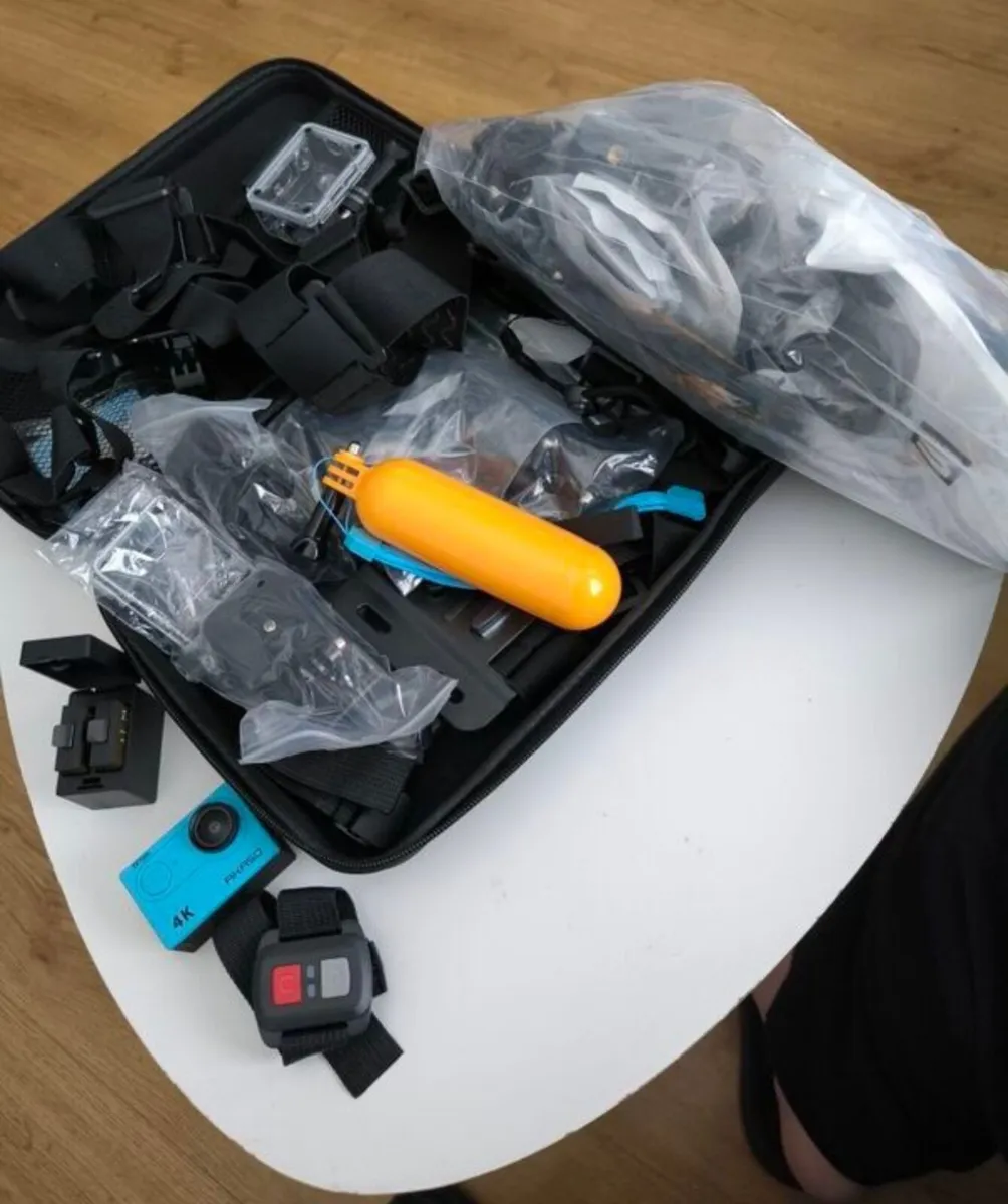 Akaso EK7000 4k action cam brand new + accessories - Image 2