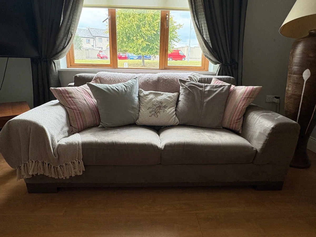 Couches - Image 2