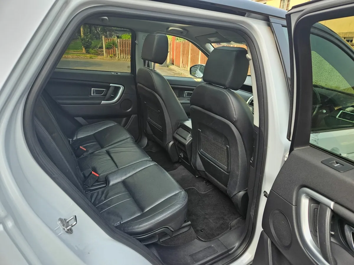 Land Rover Discovery Sport 2018 - Image 4